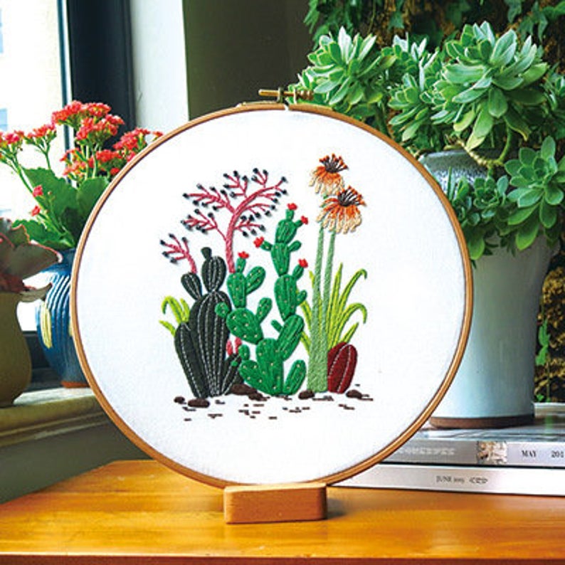 Embroidery Hoop Kit Flowers Green Fields