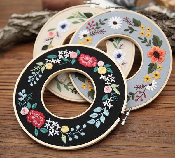 Pitch Black Coloured Embroidery hoops – StitchKits Crafts